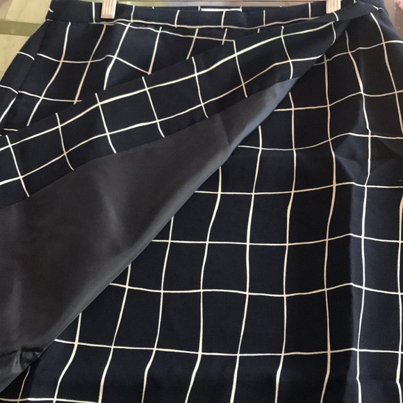 Charter Club Navy Checked Wraparound Skirt.19200 - Picture 3 of 6